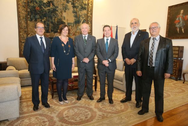 Miembros del COGITICAM junto al Presidente de Castilla-La Mancha y la Consejera de Empleo y Economía, Dña. Patricia Conde